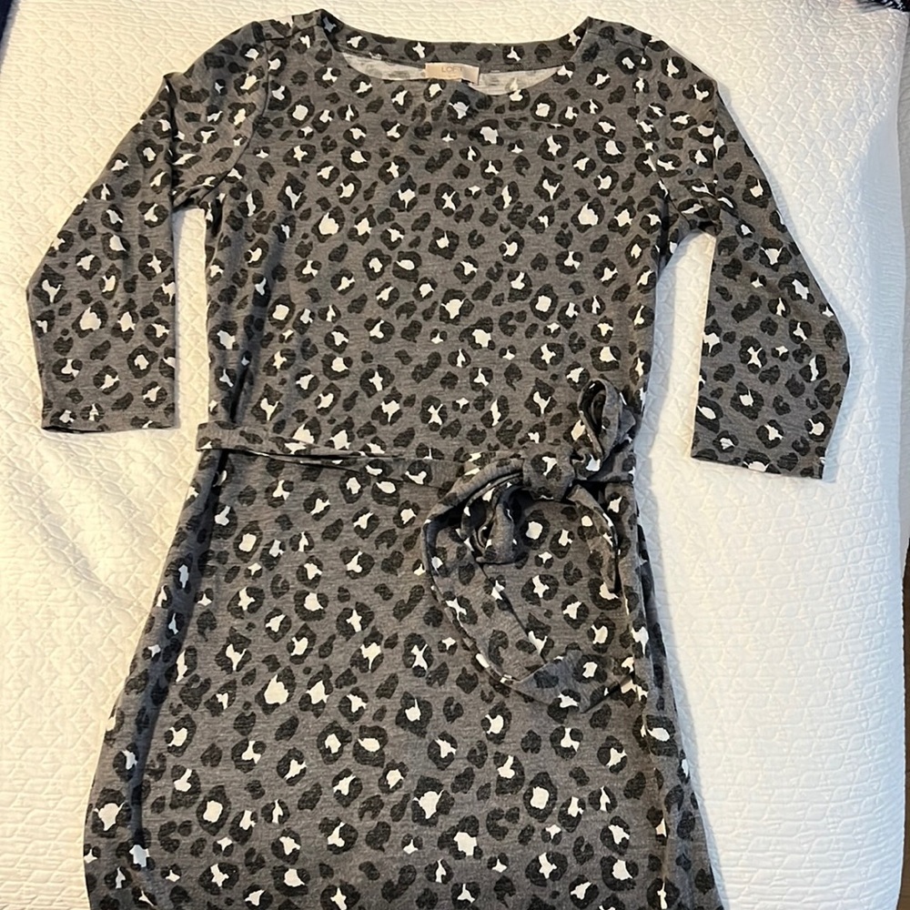 Gray Loft SP dress; light material with belted waist